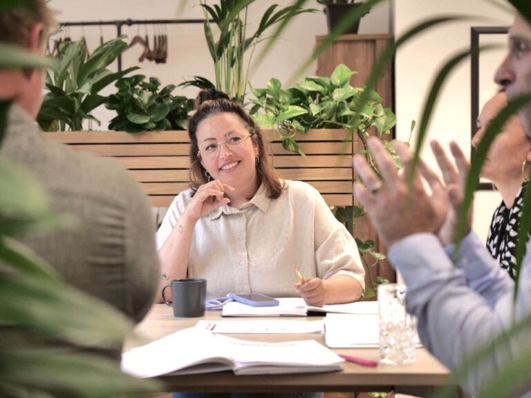 Führungskräfte arbeiten im TAM Training an eigenen Fällen
